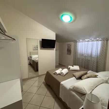 Regina Apartment *