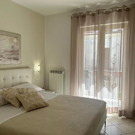 Regina Apartment *