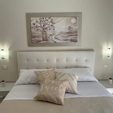 Regina Apartment *